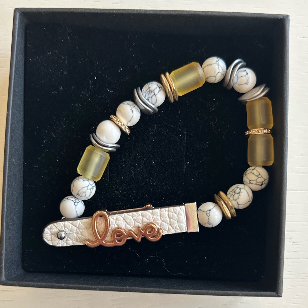 Elegant Beaded Bracelet with Gold Accents